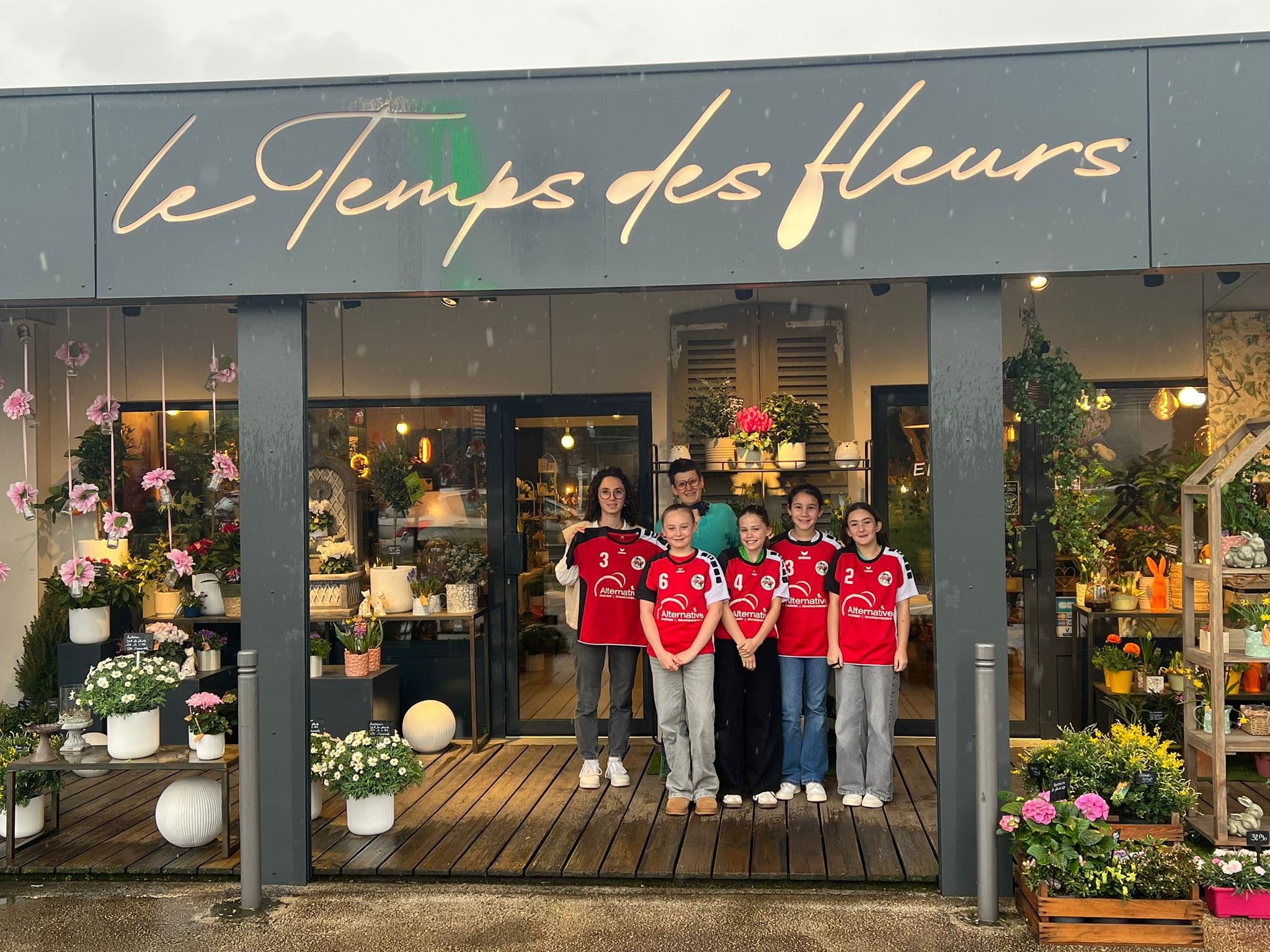 Les U11 en séance photo chez Le Temps des Fleurs
