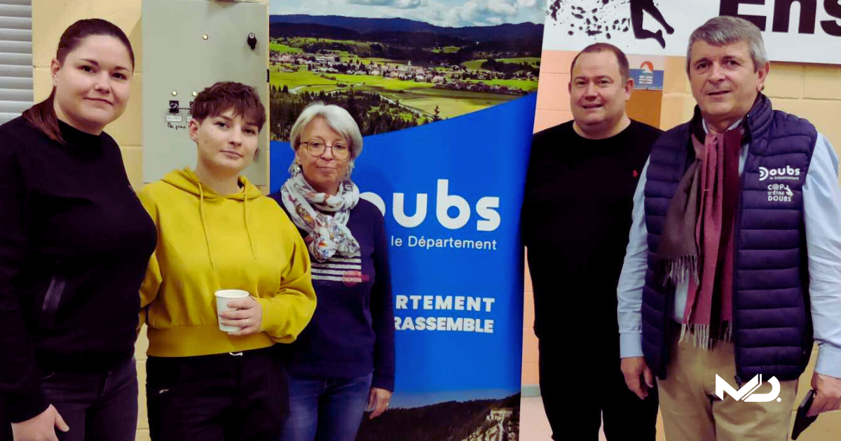 Photo de la commision partenaire avec sponsor Mon-design.fr et conseillé départemental du doubs lors d'un apéritifs organisé par le club de pouilley les vignes