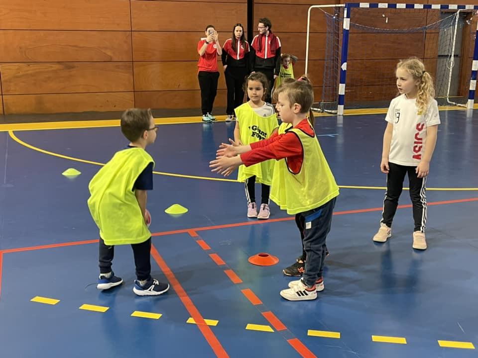 Photo d'un entrainement junior du club de handball de pouilley les vignes